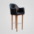 La silla más nueva de la barra de la pierna de madera con el asiento de cuero del sofá